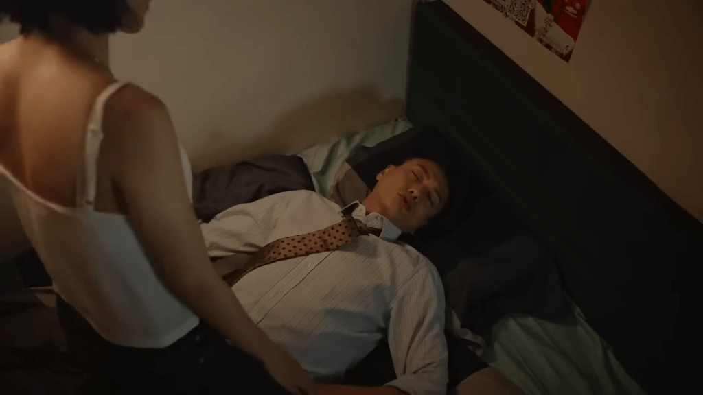 之後蔡思貝趁黃宗澤不醒人事。